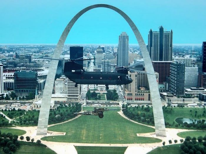 Boeing CH-47D - Over St Louis.