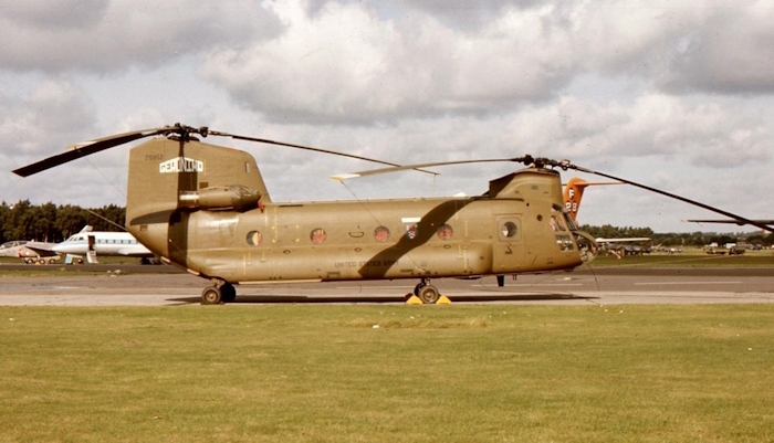 September 1974: CH-47C Chinook helicopter 71-20952 pays a visit to the International Airshow at Farnborough Airbase (FAB / EGLF), United Kingdon (UK) - England.