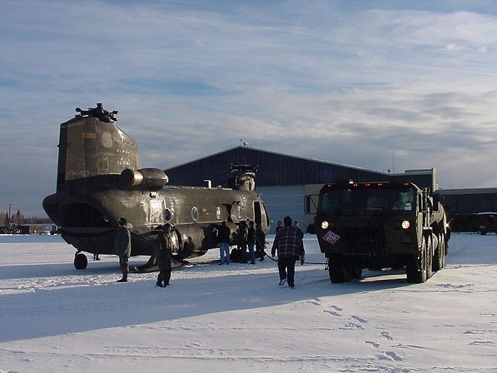 89-00169 undergoing Phase maintenance at C Company, 4th Battalion, 123rd Aviation Regiment, Fort Wainwright, Alaska, 14 February 2002.