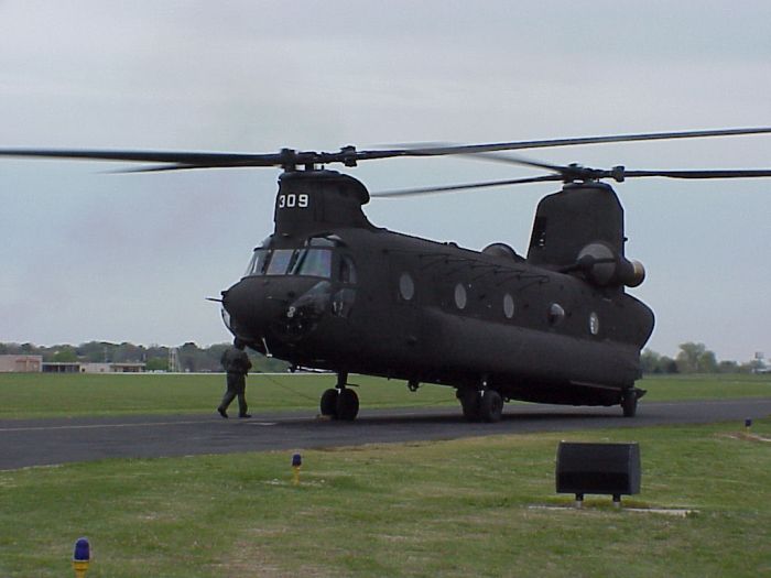 92-00309 undergoing ground runs during post-phase maintenance at Dallas Naval Air Station while assigned to Company G (-), 149th Aviation (date unknown).