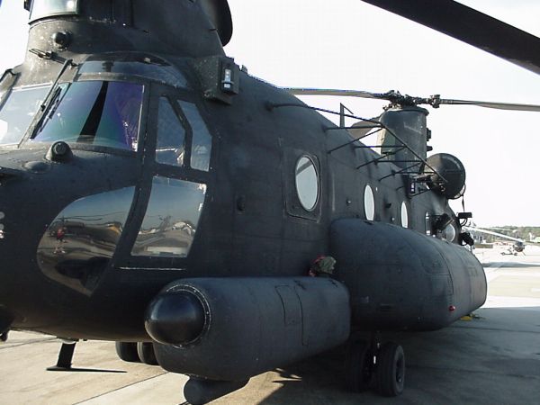 Boeing MH-47E Chinook helicopter 92-00475, circa 1999.