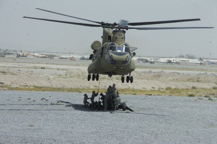 31 July 2009: CH-47F Chinook helicopter 07-08722 and crew prepare to sling load an M777 155mm Howitzer at an unknown location in Afghanistan.