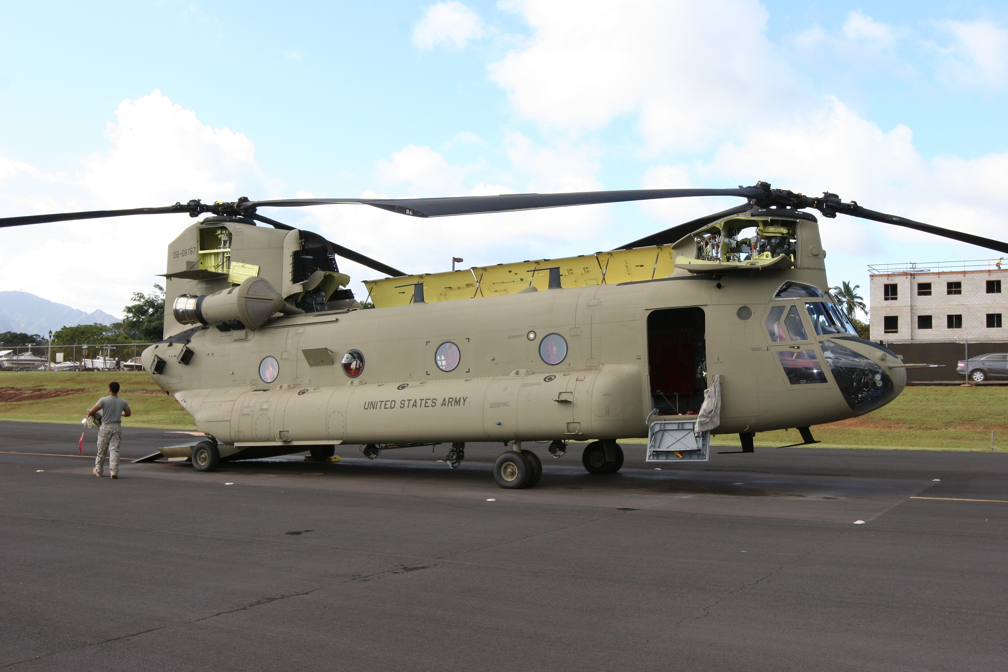 Boeing CH-47F Chinook helicopter 08-08767.