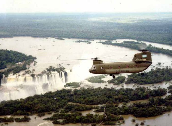 Argentina's Chinook tail number AE-520. The location is Iguazu Falls, Misiones, Argentina. Date unknown.