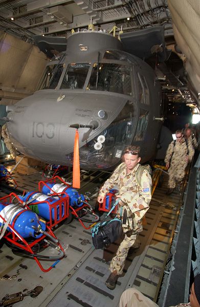 India - CH-47 Chinook (  helicóptero de transporte de carga pesada) A15-103_C-17_a