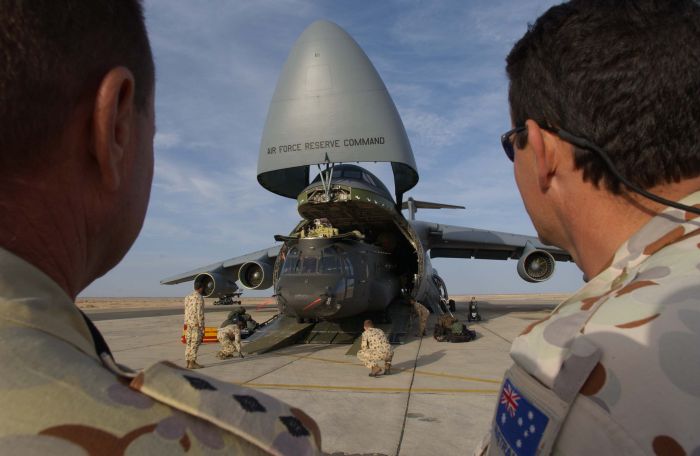 helicopteros - CH-47 Chinook (  helicóptero de transporte de carga pesada) Australian_C-17_700x456_a