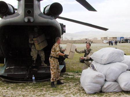 A British Royal Air Force (RAF) crew unloads aid from an RAF Chinook helicopter at Nahrin.