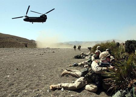 Soldiers from the 101st Airborne Division arrive via CH-47D helicopter.