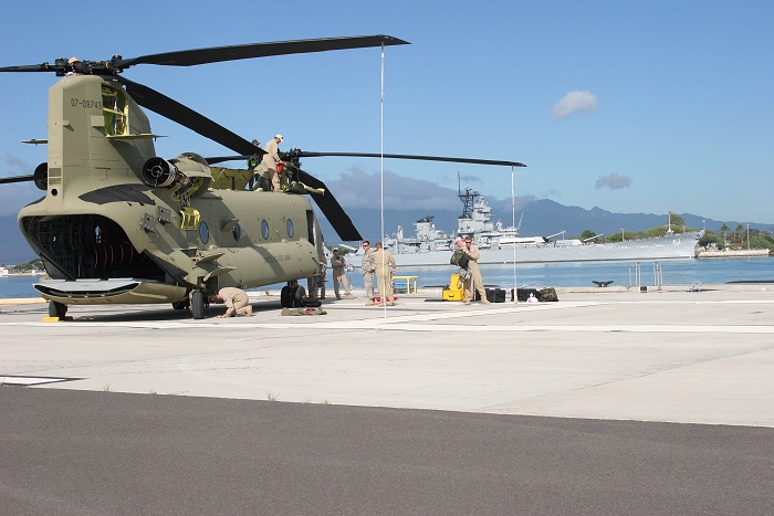 19 November 2010: Boeing Mechanics and S3 NET Team aircrews prep CH-47F Chinook helicopter 07-08743 to be the first aircraft to depart the dock at Pearl Harbor.
