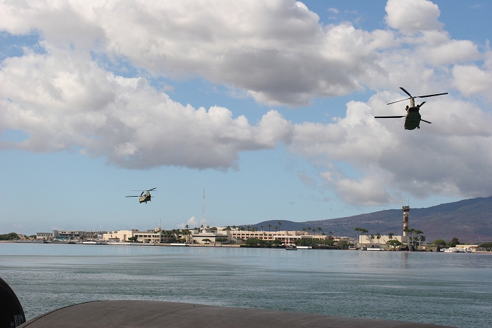 19 November 2010: The first two CH-47F Chinook helicopters to take off from the dock at Pearl Harbor in the early afternoon were 07-08743 and 09-08064. In the background one can see Ford Island.