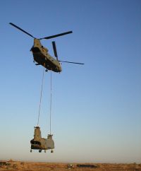 An RAF HC2 gets a lift from a sister ship in Iraq. Click-N-Go on the image to see a larger version.