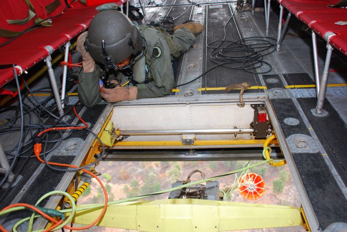 17 August 2007: A crew chief from Company B, 1st Battalion, 171st Aviation, Army National Guard located in Hawaii, watches the Bambi Bucket as it's lowered for another load of water to fight the Waialua wildfire.