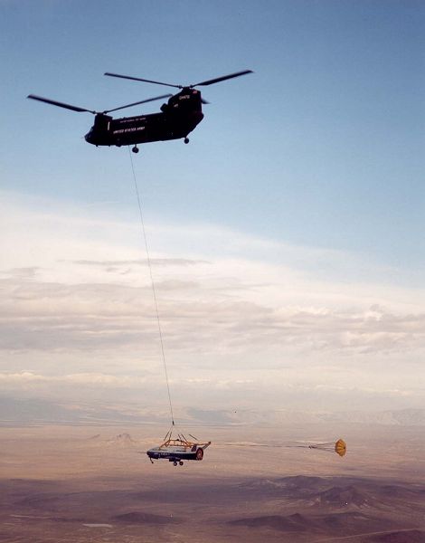 81-23381, a CH-47D Chinook, transporting the NASA X-40A spacecraft.